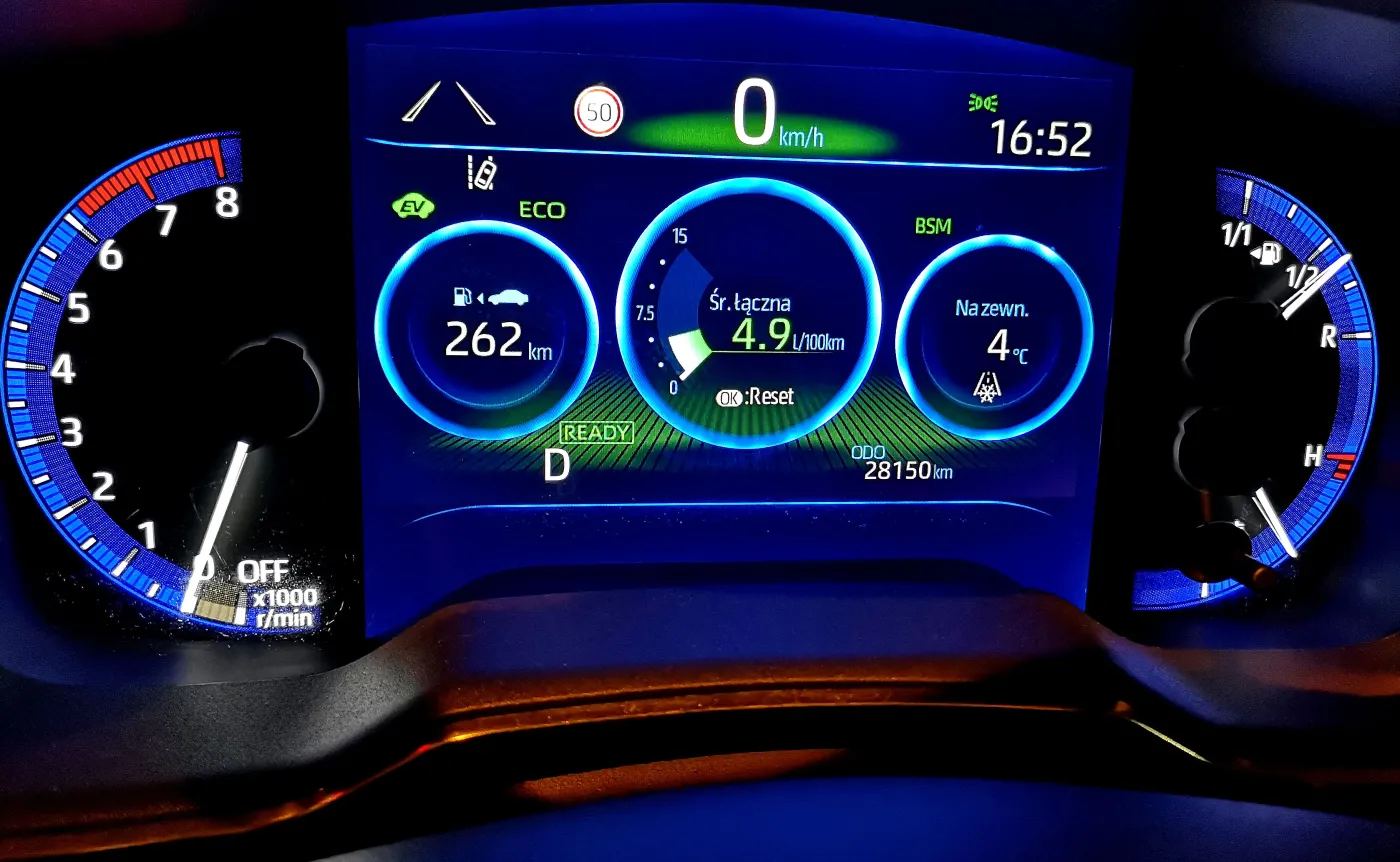 toyota-corolla-20-hybrid-12564928.jpg