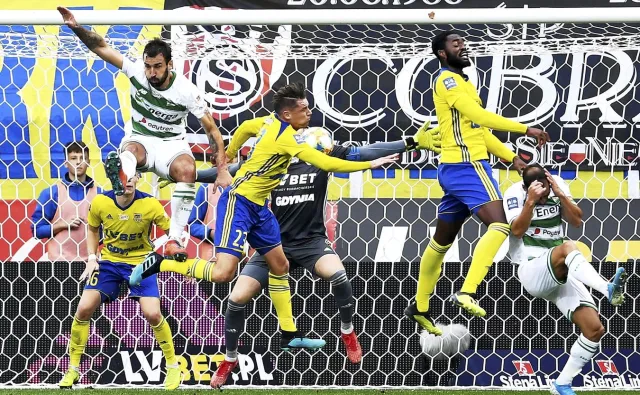 Ekstraklasa: Podział punktów w derbach Trójmiasta. Lechia straciła gola w doliczonym czasie gry