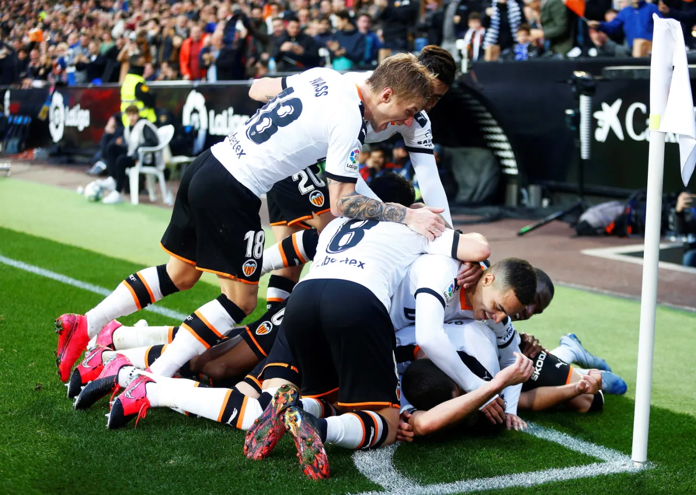 Liga hiszpańska: Szlagier dla Valencii. Barcelona ma szczęście, że straciła tylko dwa gole [WIDEO]