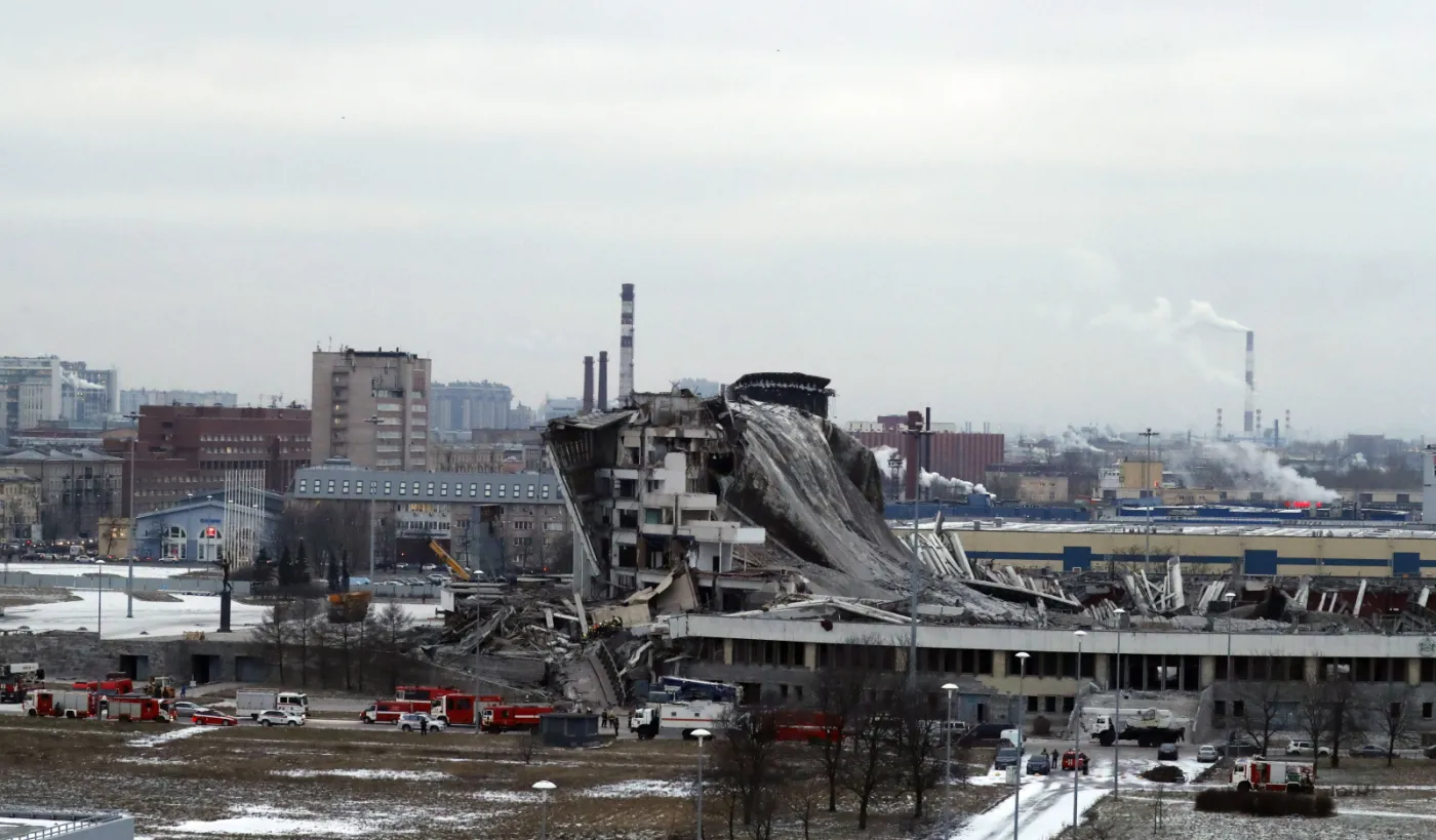 Podczas remontu runął stadion. Jeden robotnik nie zdążył uciec [WIDEO]