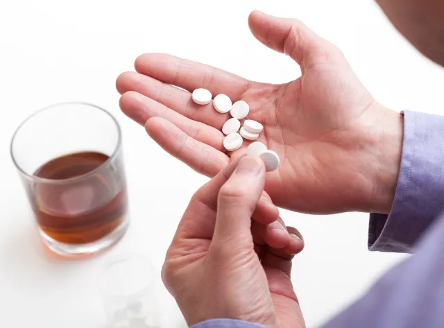 Zażywanie wielu leków jednocześnie zwiększa ryzyko groźnych powikłań