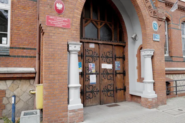 Pierwsze samorządy odwołują lekcje