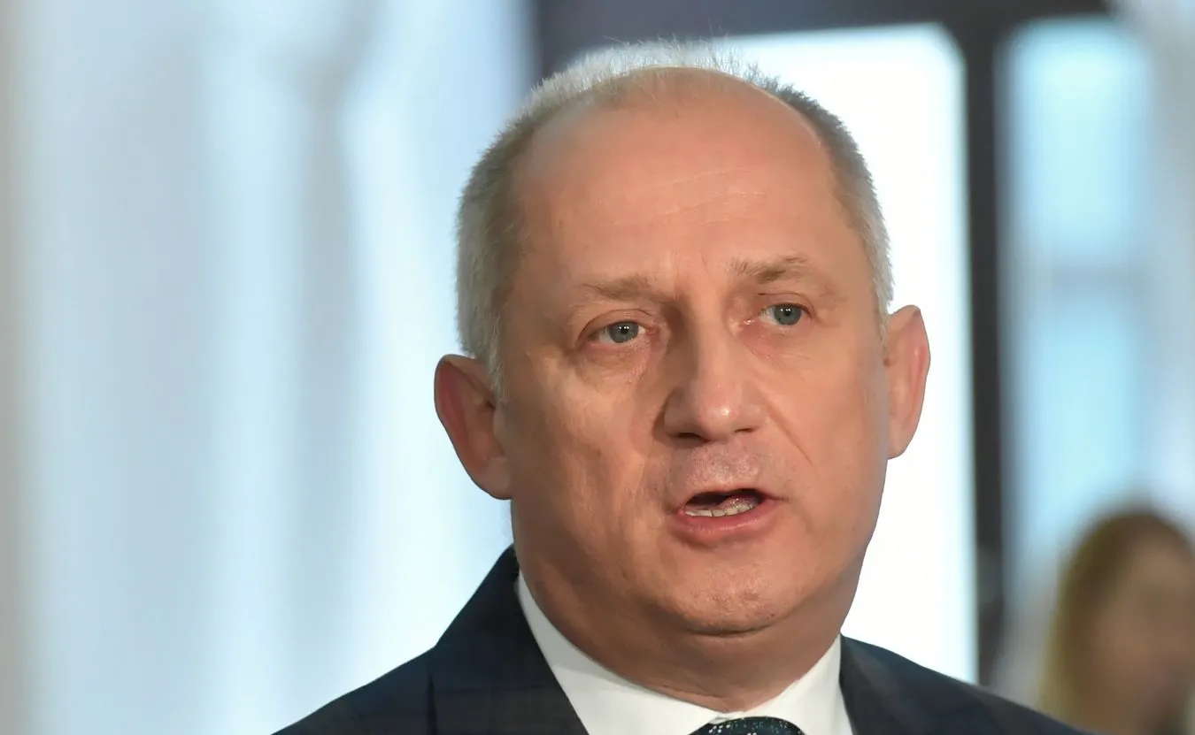 Neumann mówi o "arogancji władzy". Zacytował dawny tweet Dudy