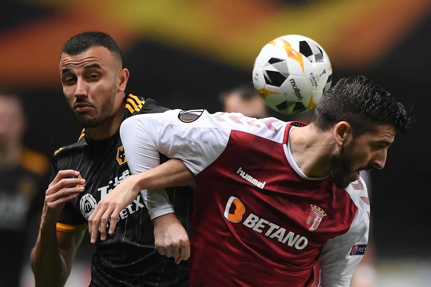 Paulinho i Romain Saiss