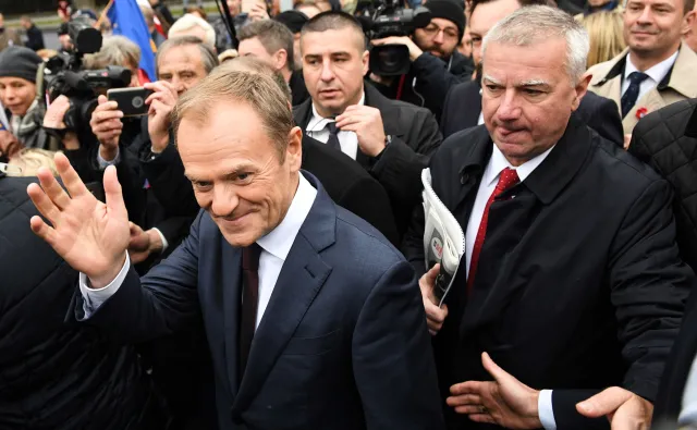 Tusk zabiera zaufanych ludzi do EPL. Ma też zmienić mieszkanie na mniejsze