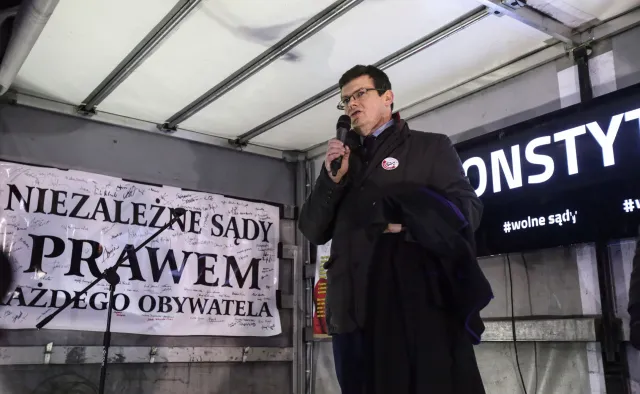 Prezesi stowarzyszeń sądów ostro o planach PiS: Musimy obronić się przed zamachem konstytucyjnym [WIDEO]