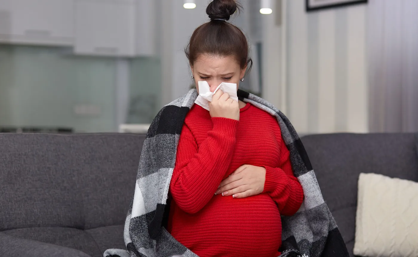 Kobieta w ciąży ma katar