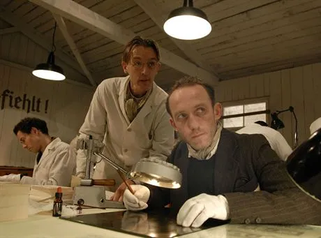 FALSZERZEFOT. MONOLITH PLUS