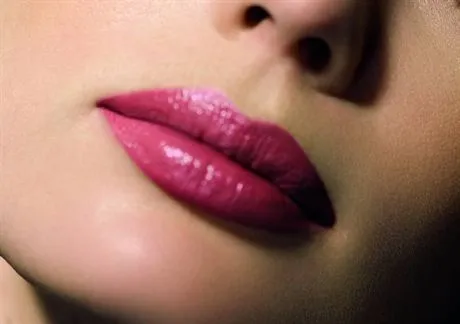 Usta w kolorze fuksji