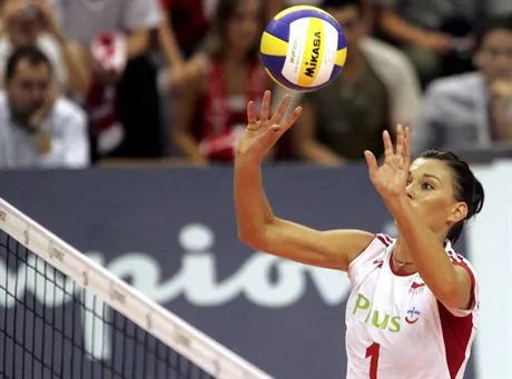 Hasselt, Belgia, 23.09.2007. W akcji zawodniczka reprezentacji Polski Katarzyna Skowrońska-Dolata w meczu z Bułgarią na mistrzostwach Europy siatkarek w Hasselt, 23 bm. dw PAPEPAFRANCOIS WALSCHAERTS BELGIUM OUT