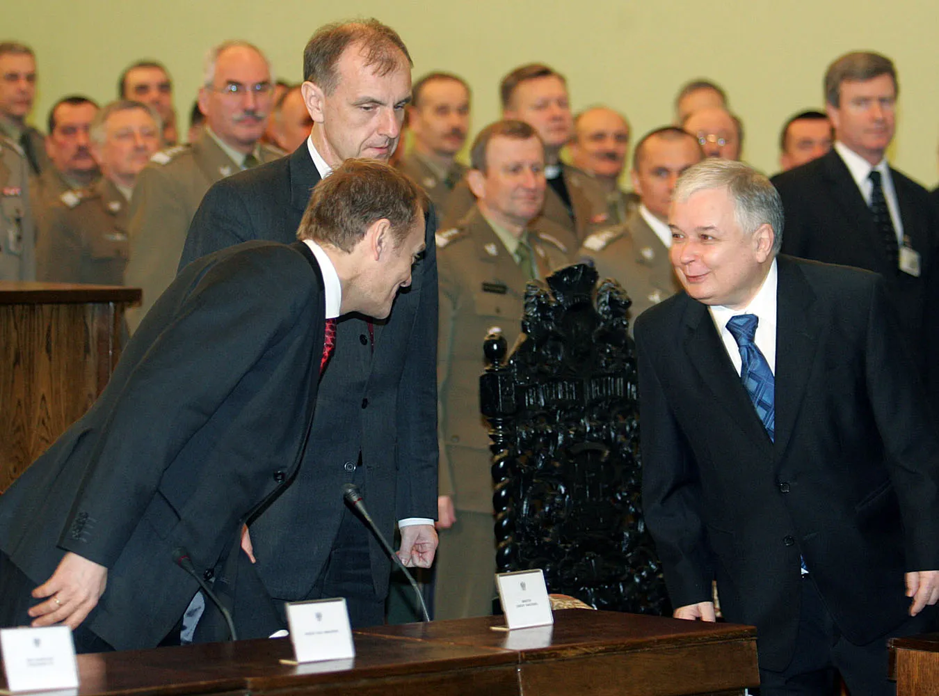 Spór Tuska z Kaczyńskim. O 200 żołnierzy