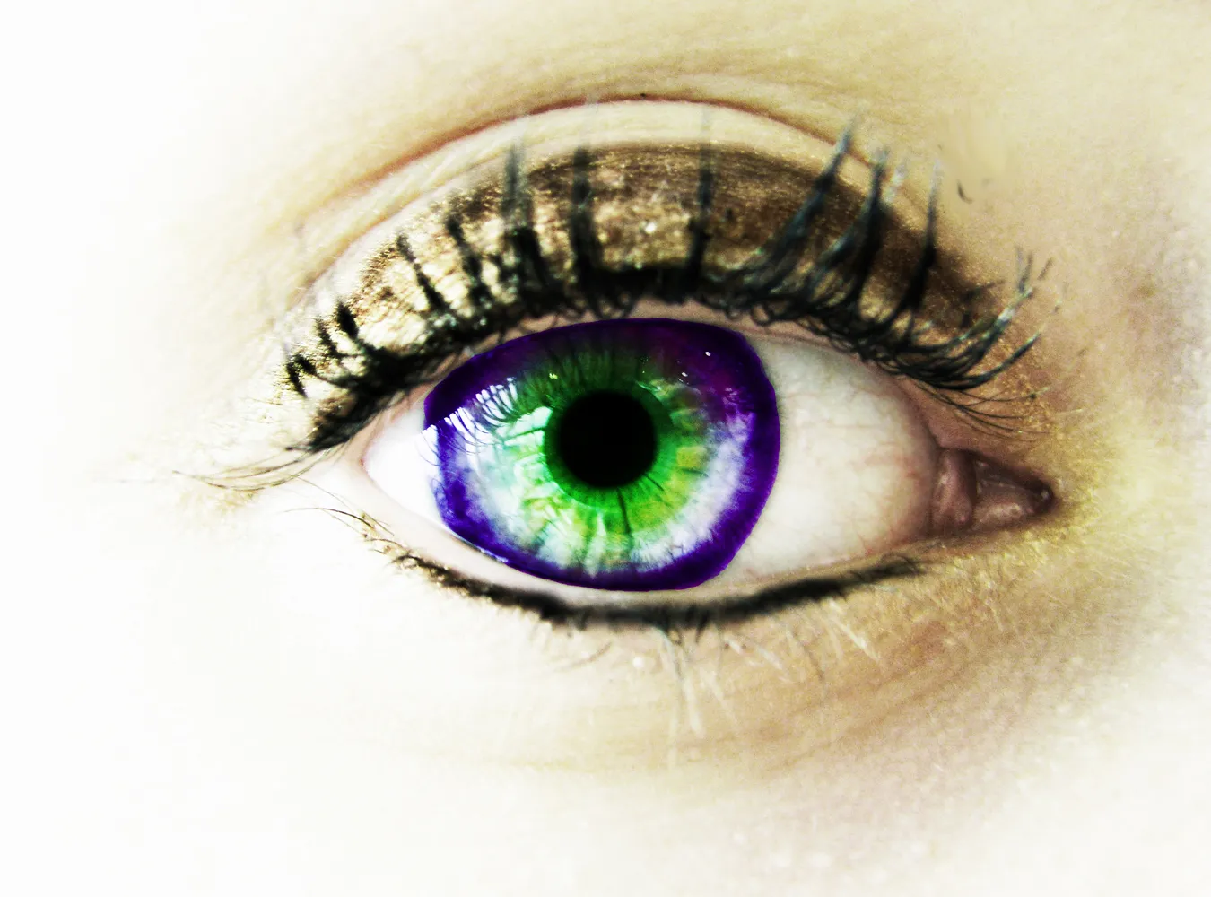 Kolor oczu sterowany pilotem