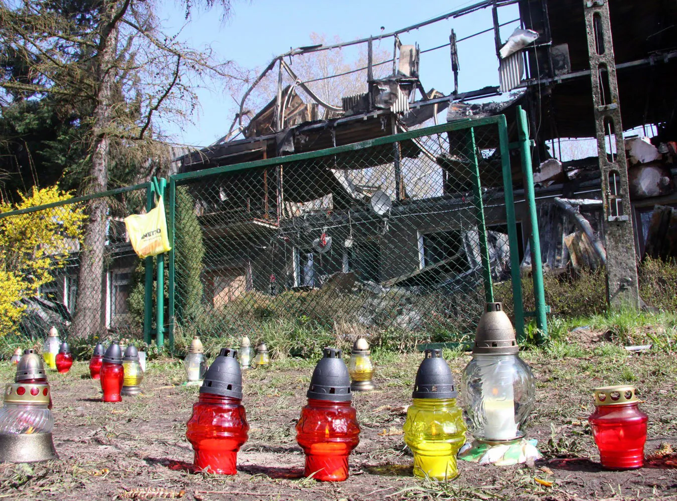 Żenująca kłótnia polityków na zgliszczach