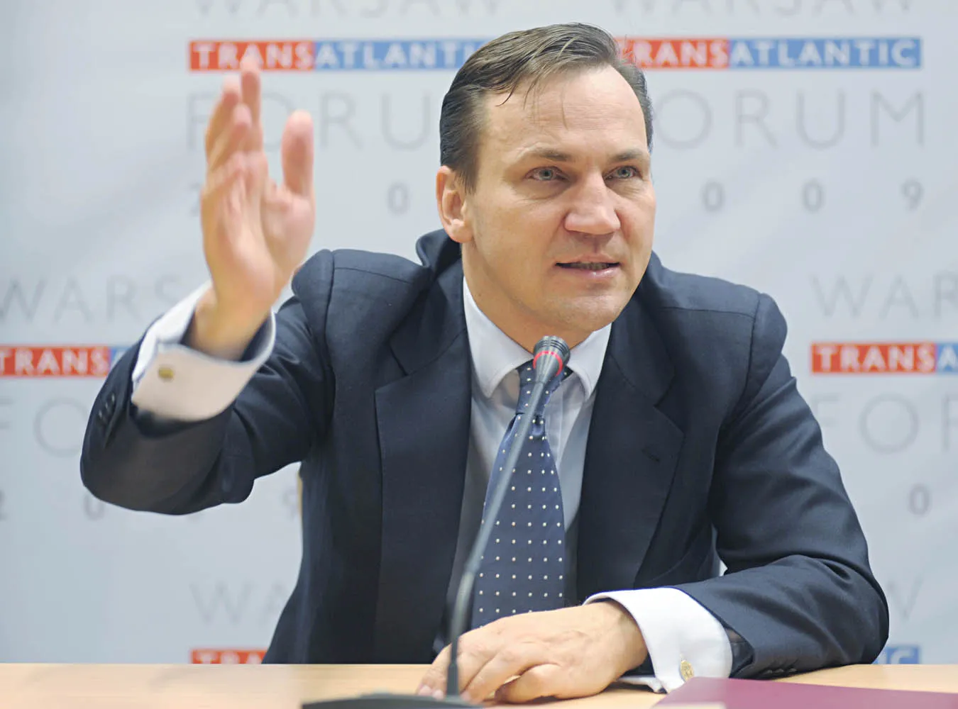 Ludzie Rydzyka nie ufają Sikorskiemu