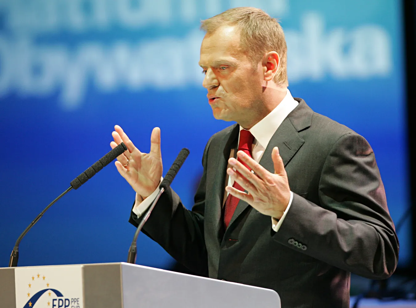 Tusk walczy o Buzka
