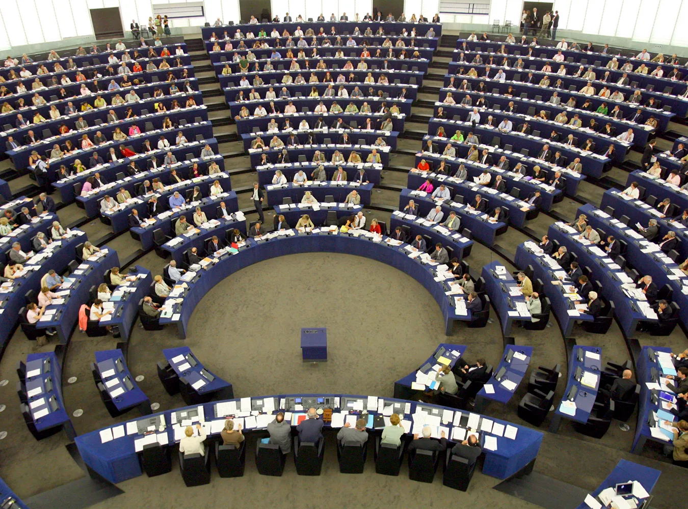 PO chce połowy polskich miejsc w Brukseli