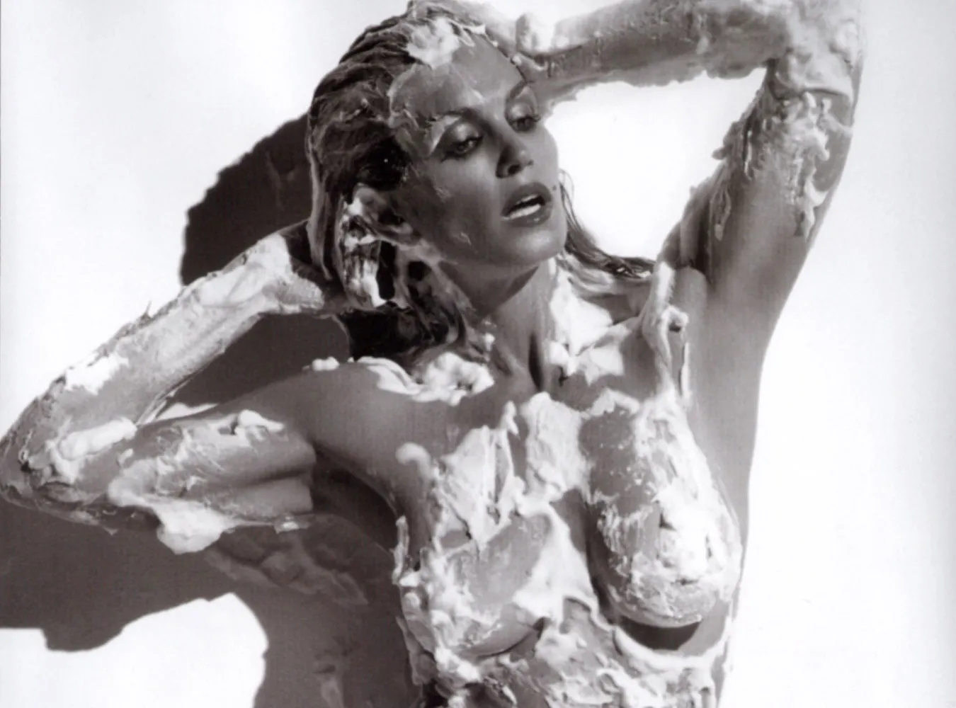 Cindy Crawford ubrana tylko w pianę