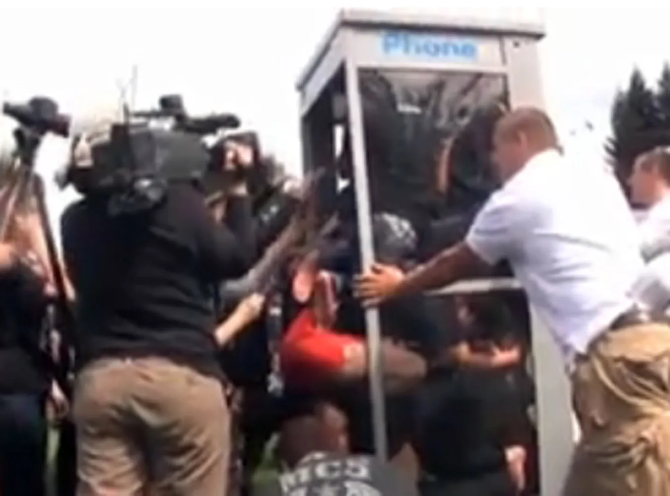 Zobacz 22 osoby w budce telefonicznej