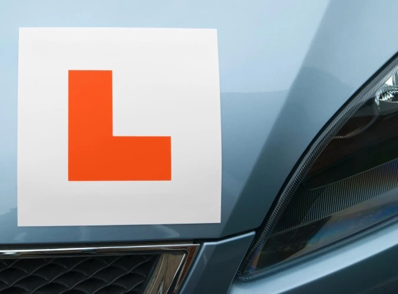 Na Wyspach coraz więcej Polaków za kółkiem