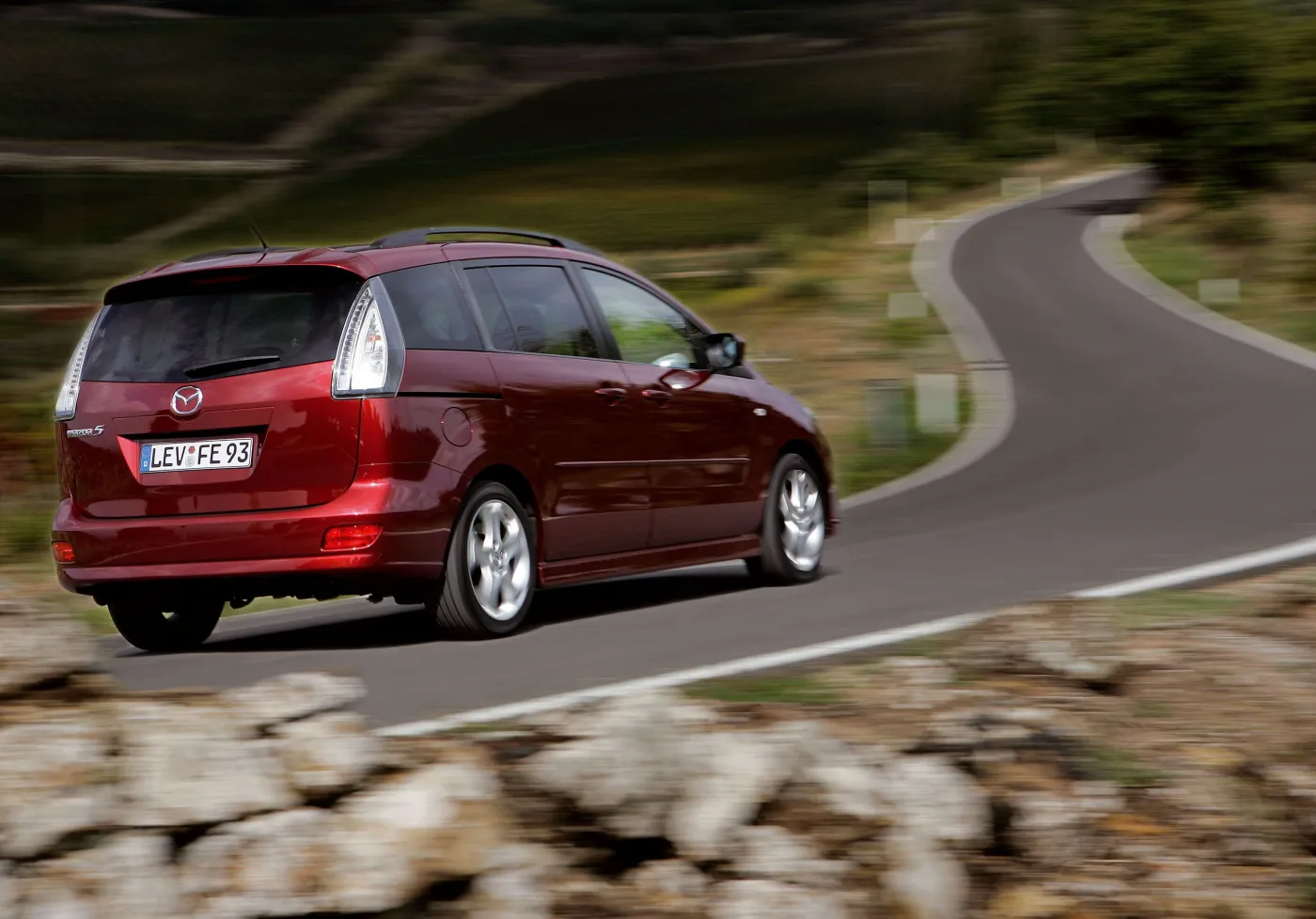 fr_mazda5fl_sapacti_206629a_1238044.jpg