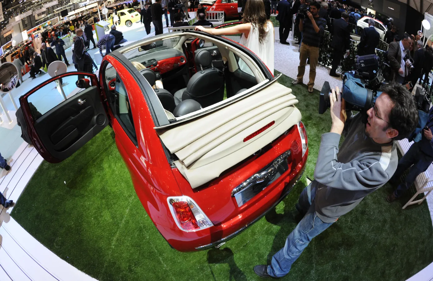 2009_geneva_motor_s_285455a_1326859.jpg