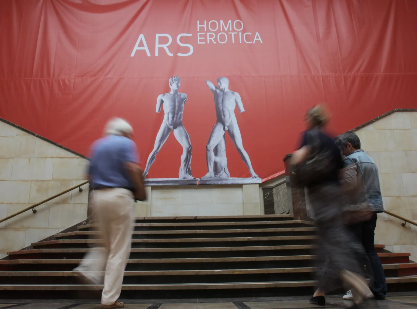 Zwolnią dyrektora za sztukę gejowską?