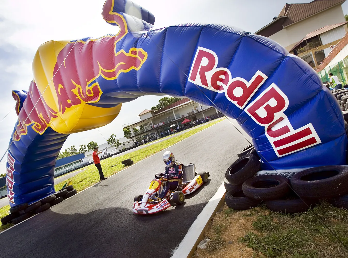 red_bull_as_w_karci_285533a_1327379.jpg