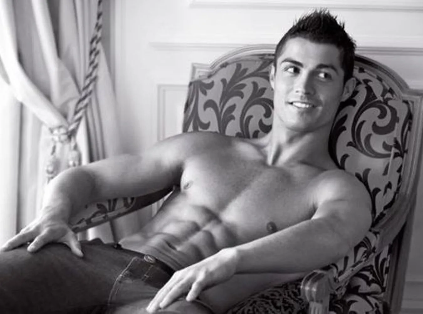 ronaldo_armani_3_ot_285909a_1335251.jpg