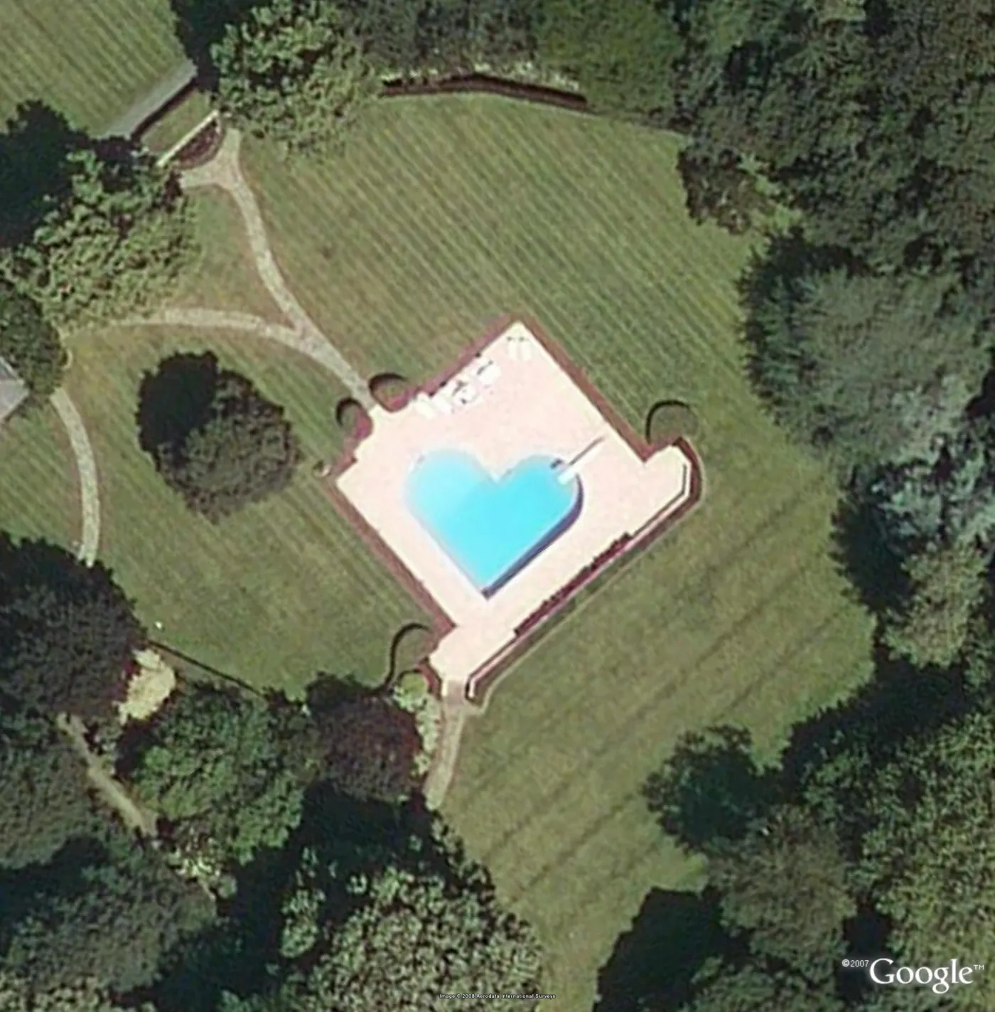 fr_heart_shape_pool_164576a_1293601.jpg