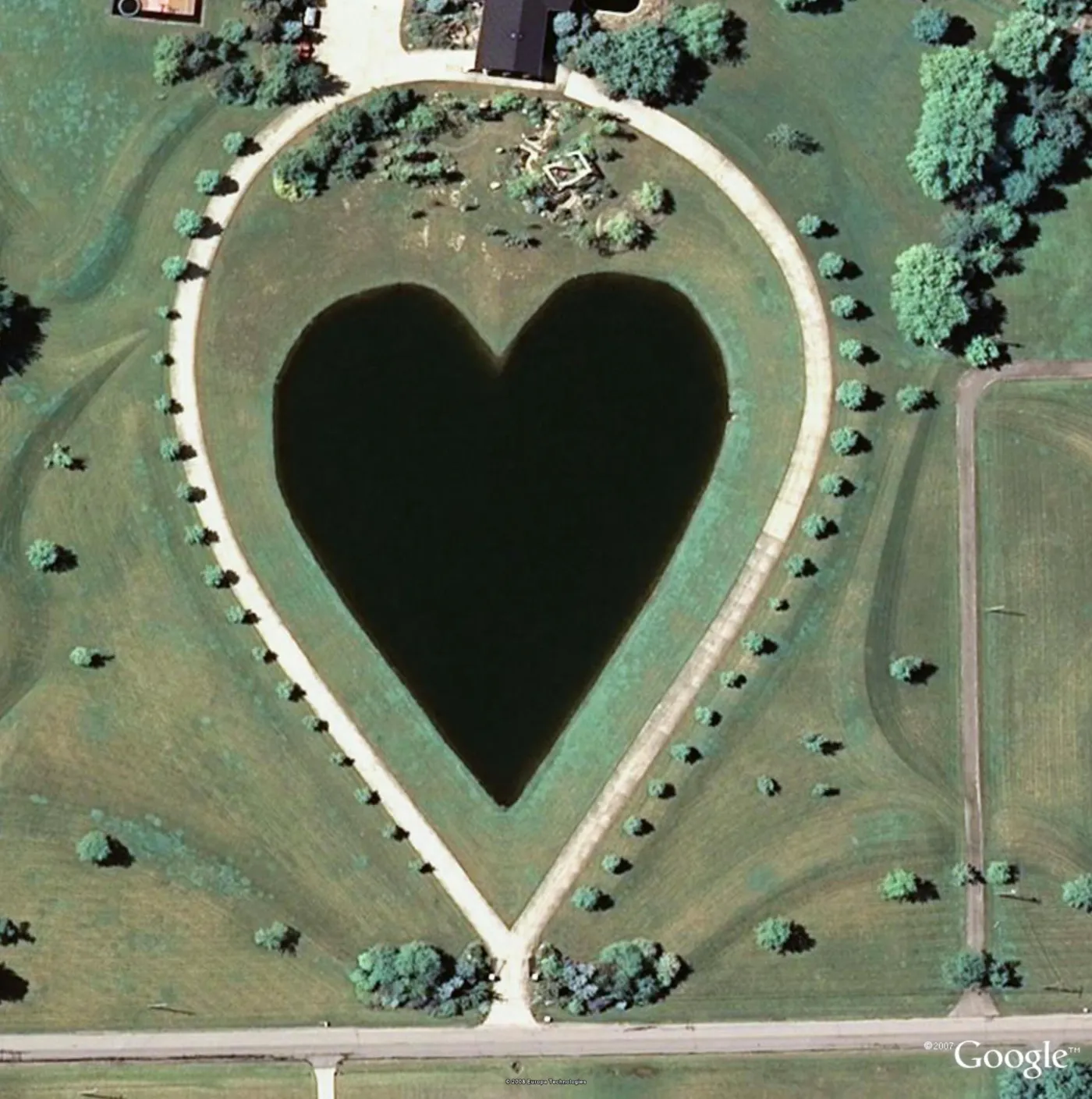 fr_heart_shaped_lak_164580a_1293848.jpg