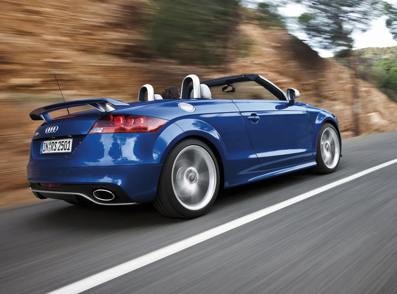 audi_tt_rs_roadster_167833a_1299560.jpg