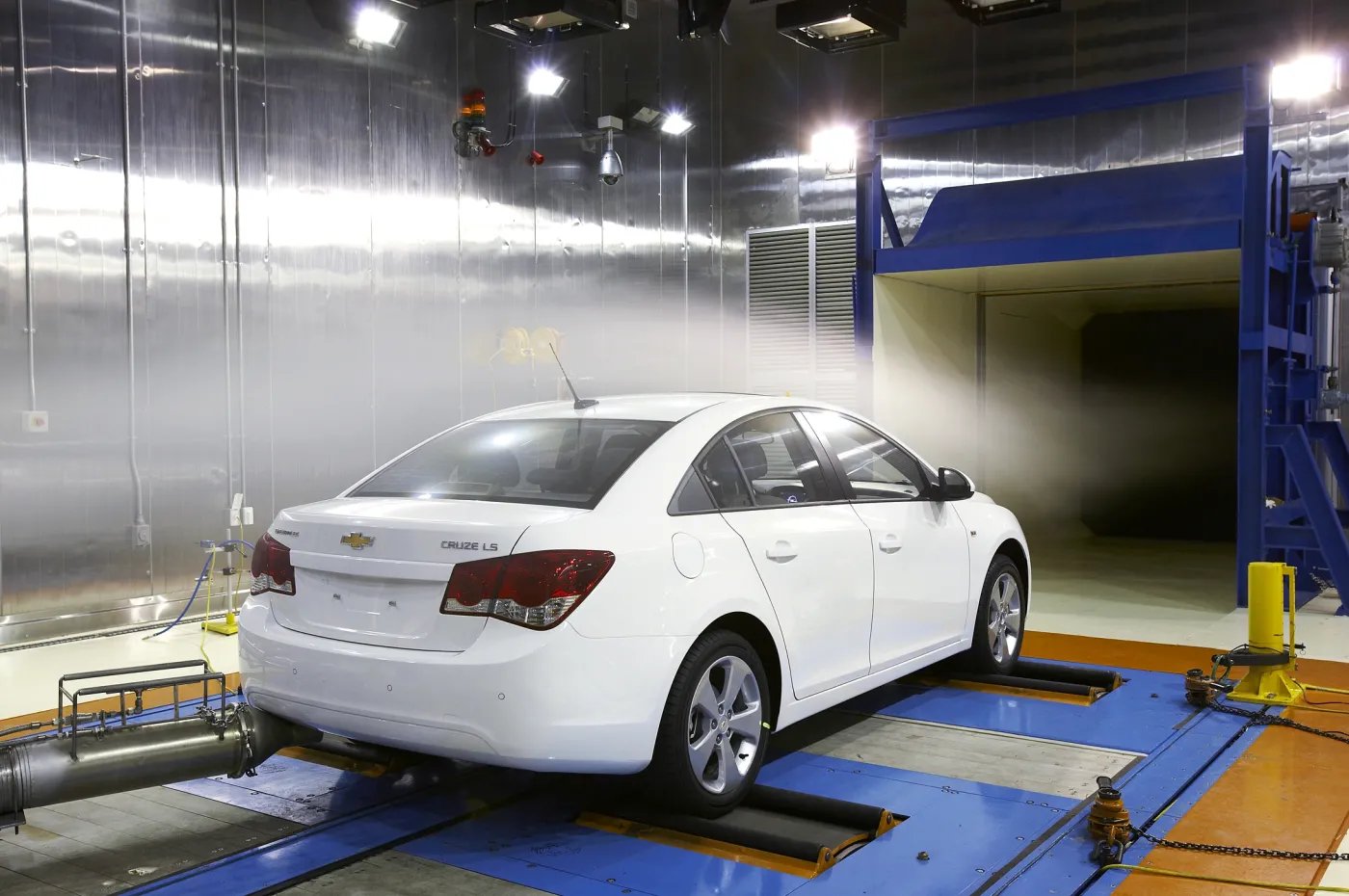 fr_cruze_testing_11_175606a_1199748.jpg