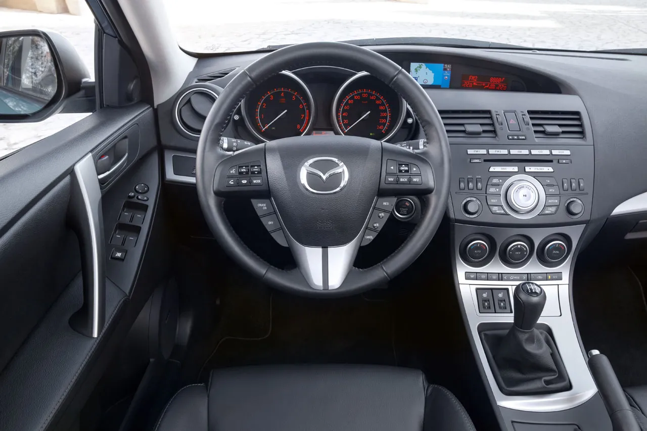 fr_mazda3_interior7_200293a_1166965.jpg