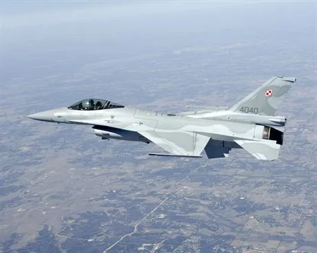 polskie_f_16_to_najn_12005a_1357018.jpg