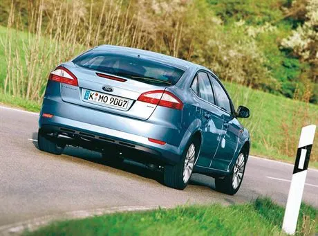 mondeo_z_seryjnym_esp_4482a_1387465.jpg