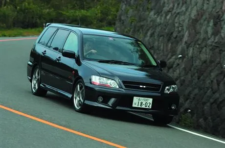 mitsubishi_lancer_ced_5113a_1392979.jpg