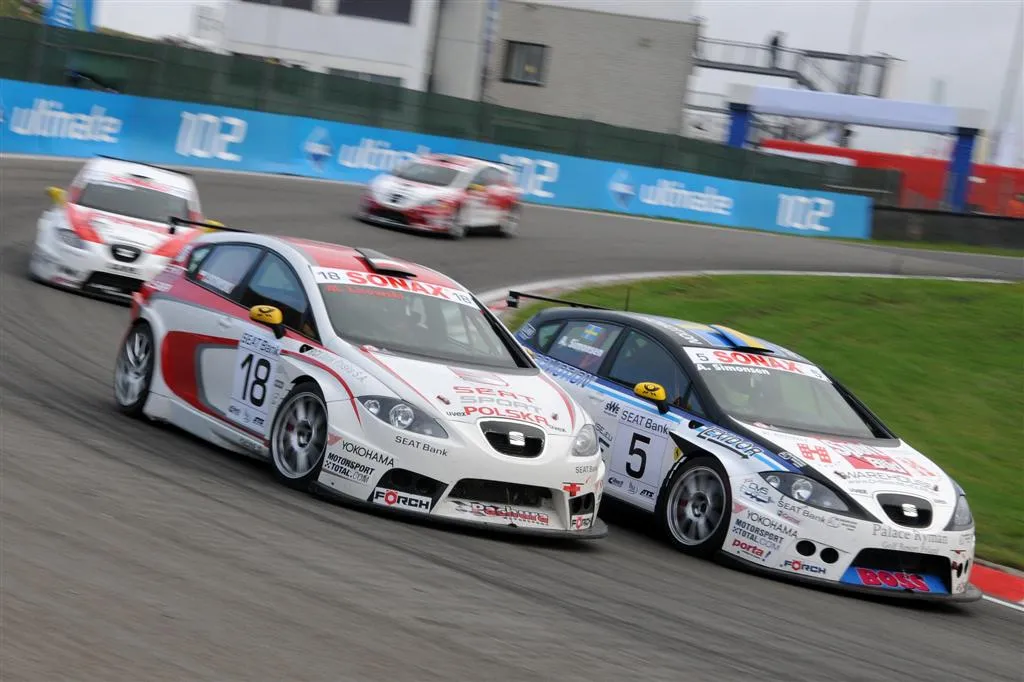 Lisowski na podium z Seatem