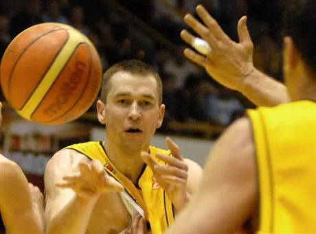NZ. TOMAS MASIULIS C Z PROKOM I  JUAN CARLOS NAVARRO LZ BARCELONAMECZ EUROLIGA KOSZYKOWKA MEZCZYZN PROKOM TREFL SOPOT - WINTERTHUR FC BARCELONA8.03.2007. GDANSKFOT. MARIUSZ KRACZANIEC  AGENCJA PRZEGLAD SPORTOWY