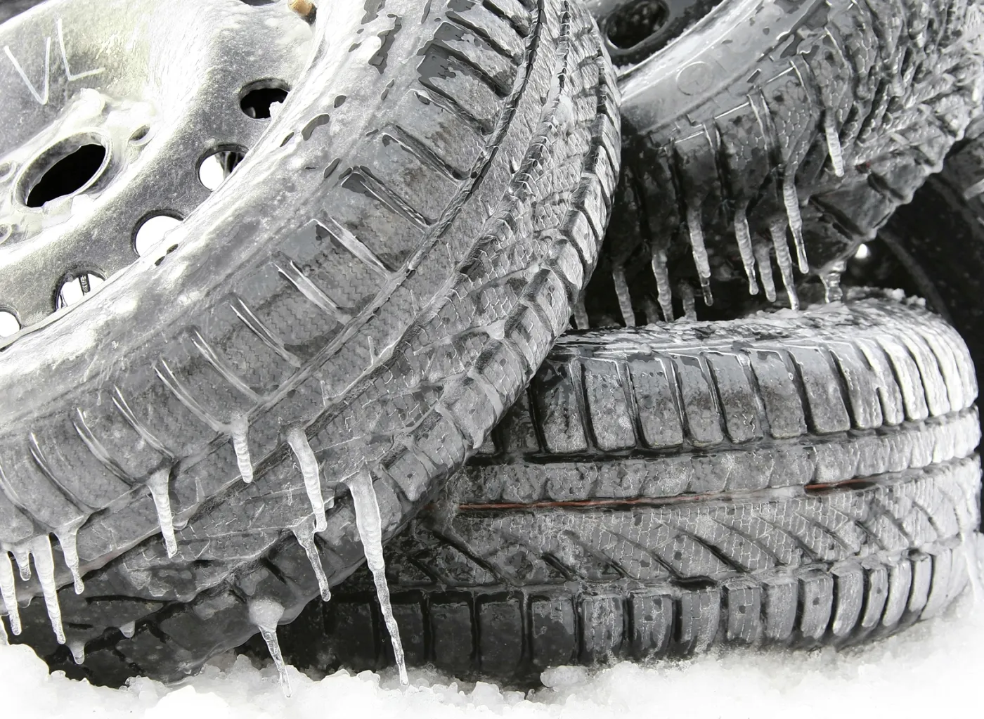 Atak zimy! Oto najlepsze i najgorsze opony