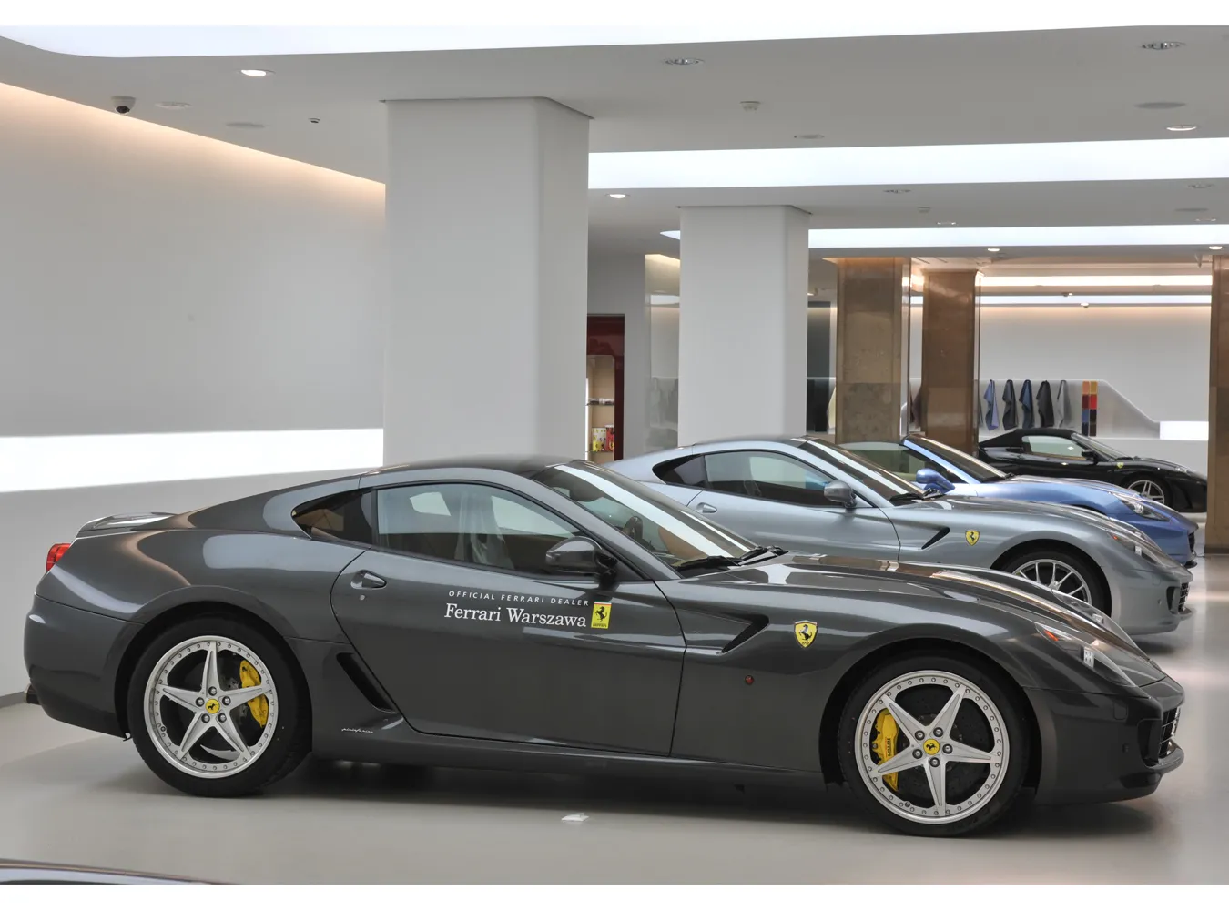 showroom_ferrari_warszawa_02_1601485.jpg