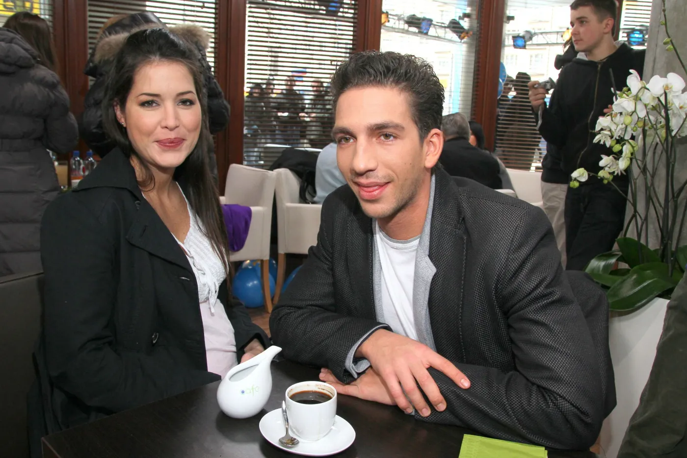 Znany tancerz pali przy swojej ciężarnej dziewczynie!