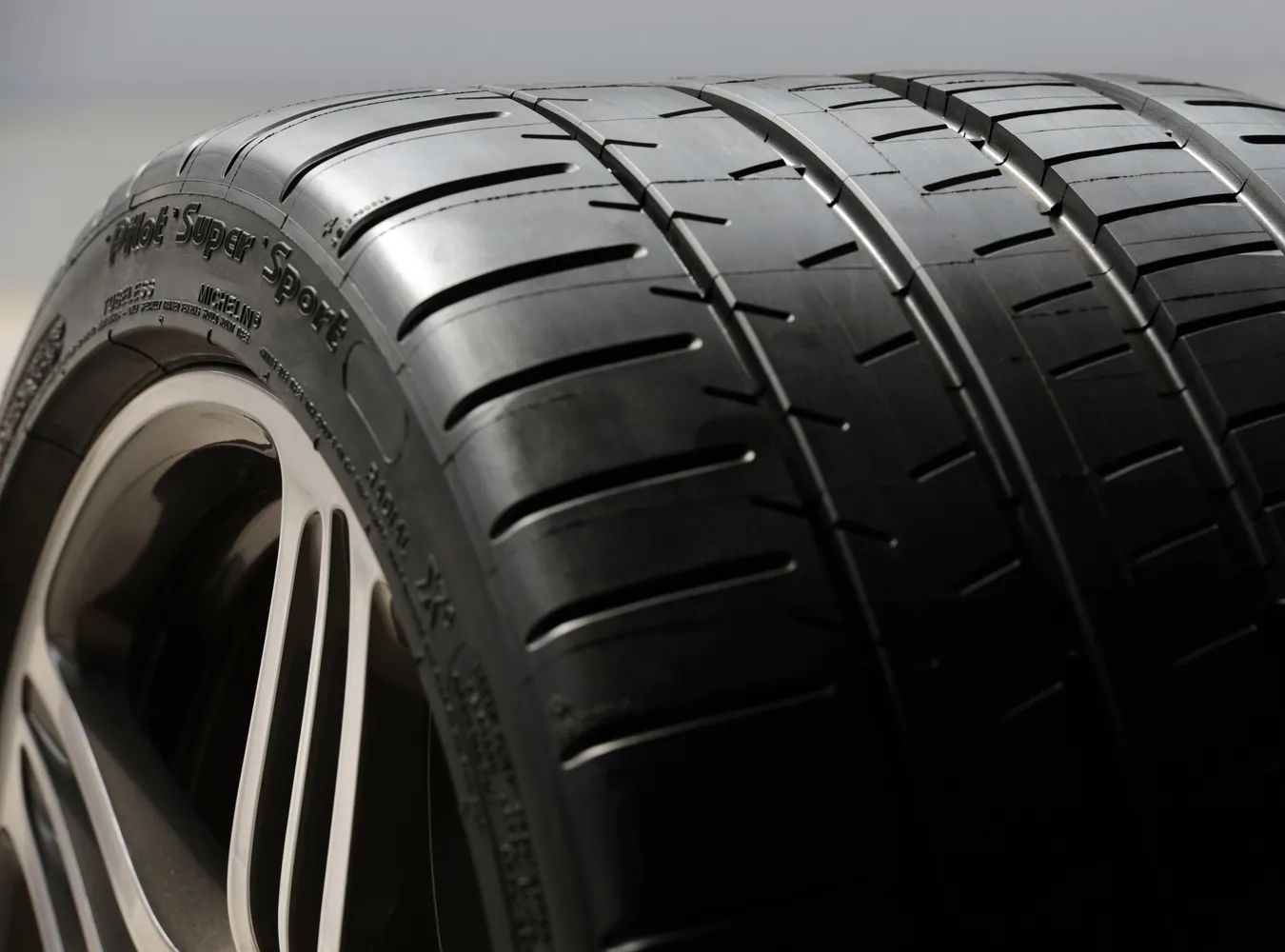 1885631-michelin-pilot-super-sport-9.jpg
