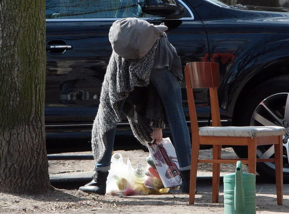 Viola Kołakowska z siatkami