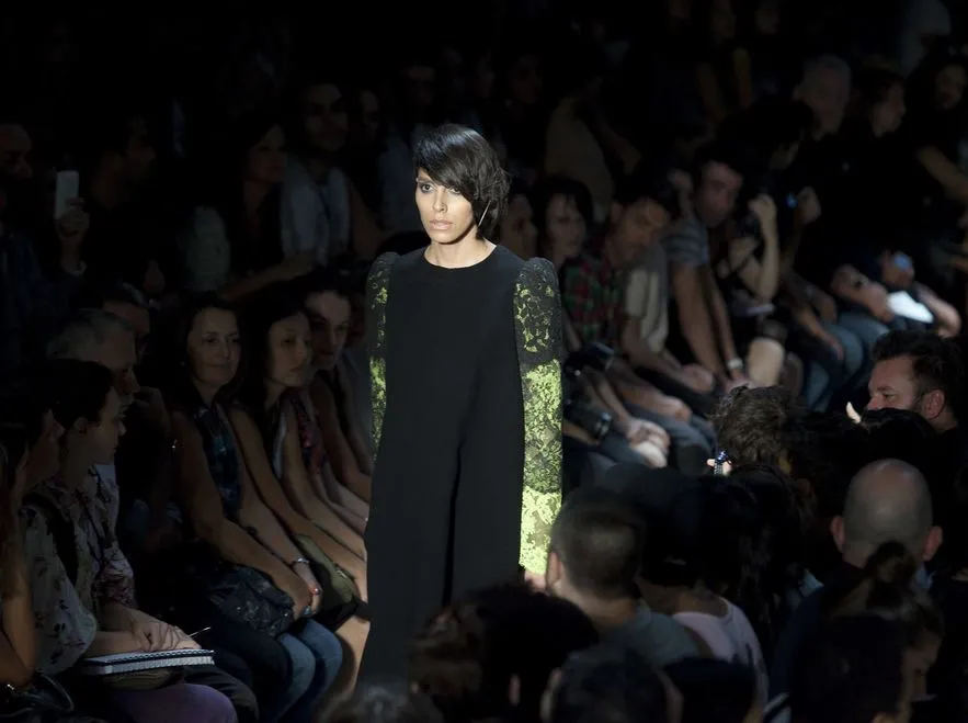 Transseksualna modelka na wybiegu