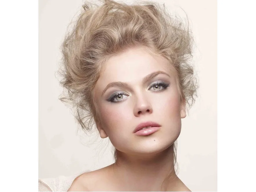 1832817-wiosenny-makijaz-od-smashbox.jpg