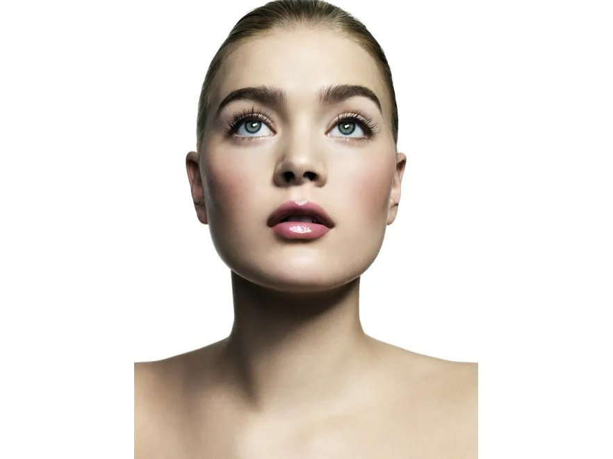 Makijaż ślubny w królewskim stylu - propozycje Bobby Brown