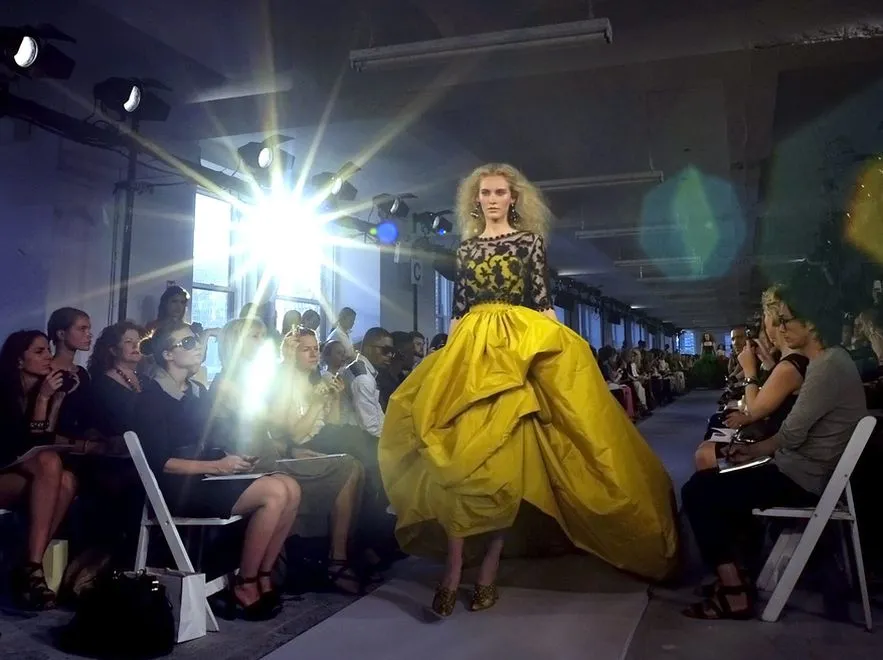 Szaleństwo kolorów w nowej kolekcji Oscara de la Renty