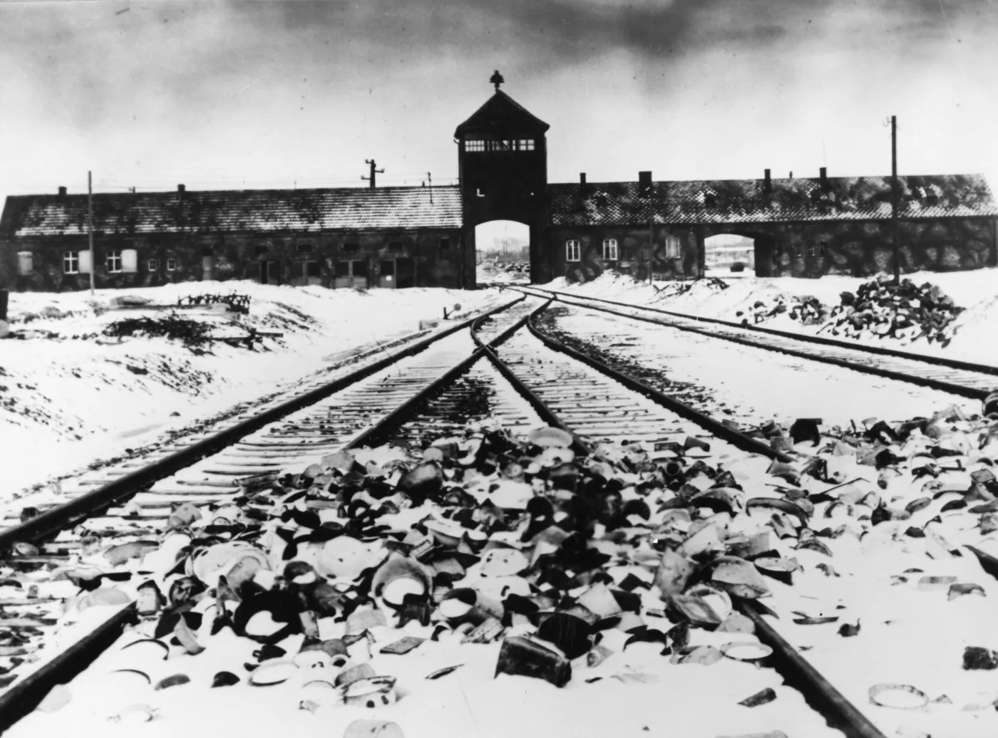 2435401-oboz-koncentracyjny-auschwitz.jpg