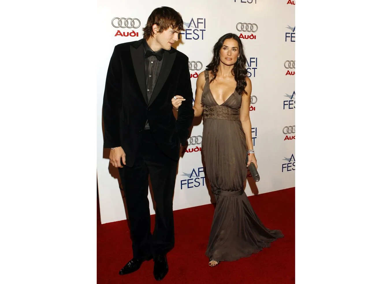 2609947-ashton-kutcher-i-demi-moore.jpg