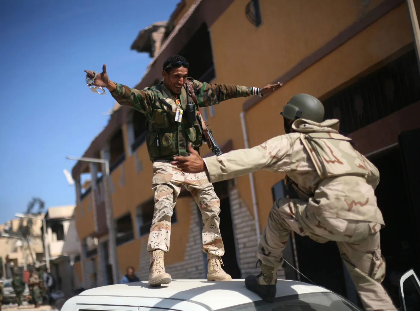 Powstańcy libijscy na ulicach Syrty